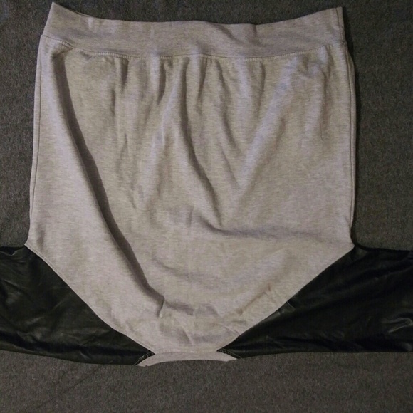 Sweatshirt - Picture 3 of 3